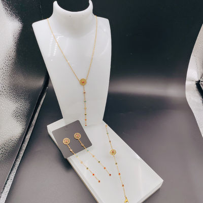 Yeni Gelişi Moda Hatları En Yeni Altın Renkli Paslanmaz Çelik Kulaklık, Kolye, Bilezik Satırları Bayanlar İçin